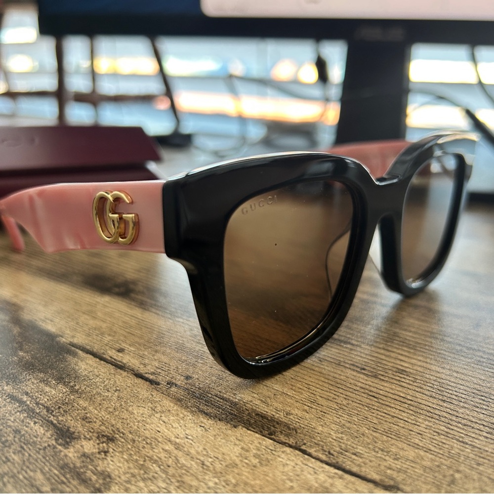 LIKE NEW Auth GUCCI Black and Pink Sunglasses